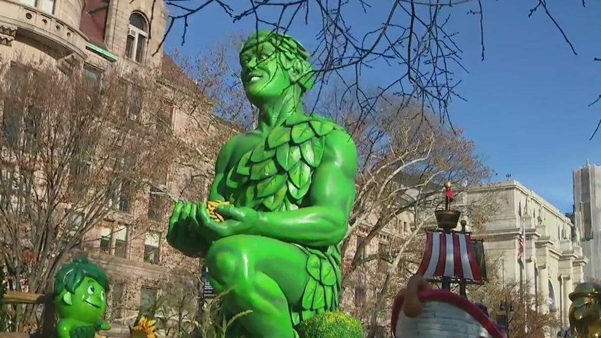 Macy's Thanksgiving parade returns in full force