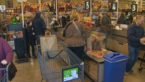 Shoppers pack grocery stores for last-minute shopping ahead of Thanksgiving