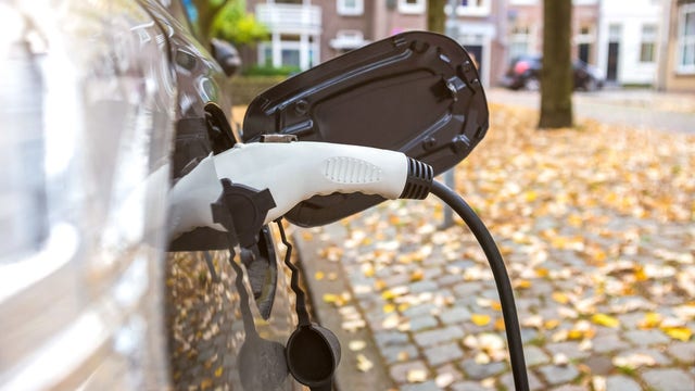 Minnesota will add EV charging stations along I-94 and I-35 to counter range complaints
