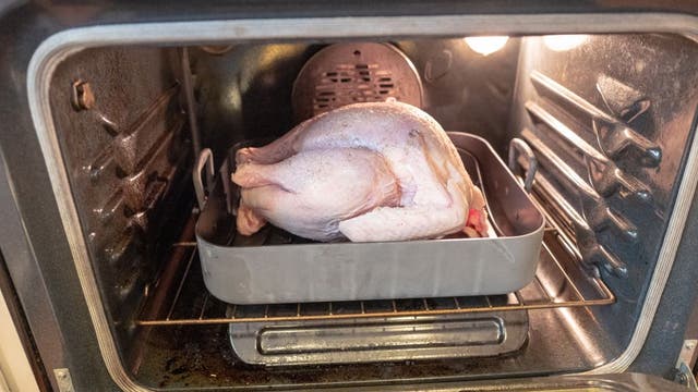 Don't wash your turkey this Thanksgiving, CDC says