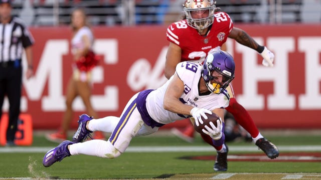 Adam Thielen returning to Vikings for 2022 season on restructured contract