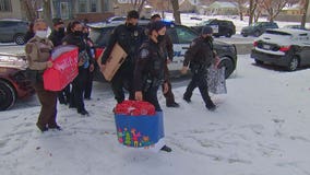 Officers donate holiday gifts to Minnesota families in need