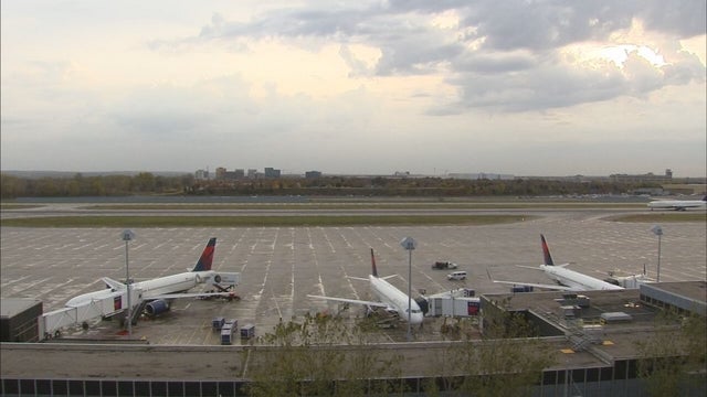 Man jumped fence at MSP Airport, walked across runway: Charges