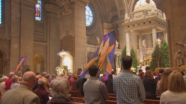 Omicron keeps some Minnesota worshippers at home on Christmas