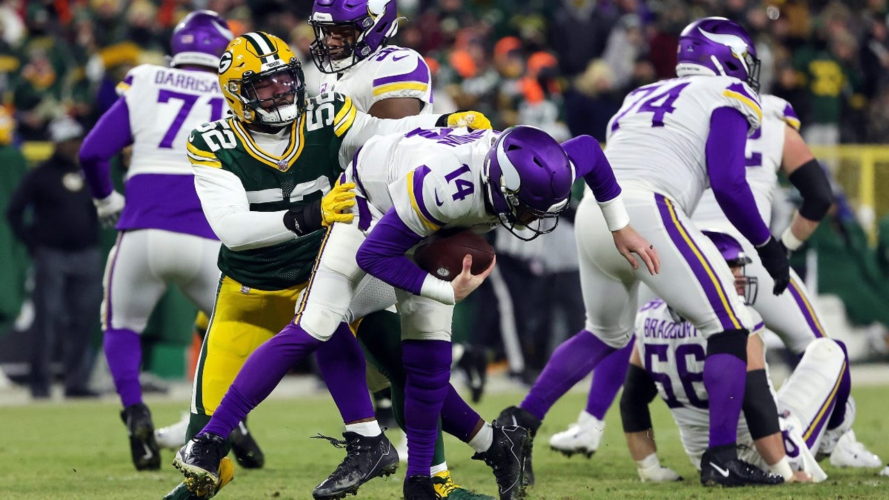 Green Bay Packers 37, Minnesota Vikings 10: Vikings' playoff hopes