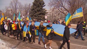 Hundreds march through Minneapolis in solidarity with Ukrainians