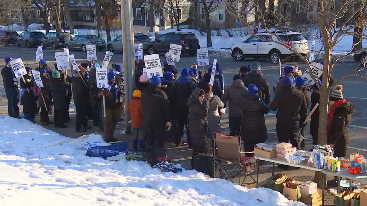Minneapolis teachers strike: Day 3 begins with picketing on overpasses - Vimarsana News