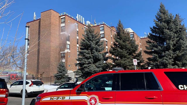 1 in serious condition after fire at Minneapolis apartment building