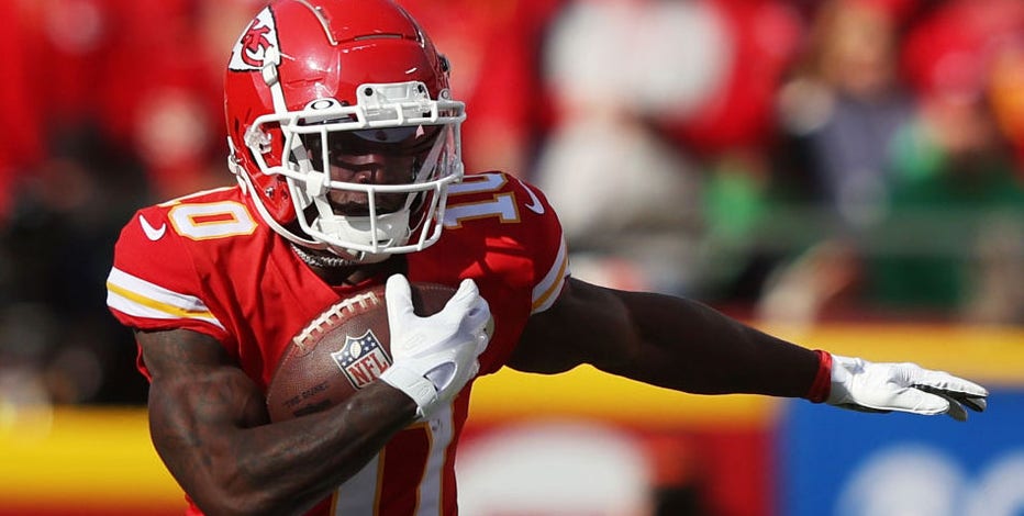 Kansas City Chiefs wide receiver Tyreek Hill (10) gets set on the