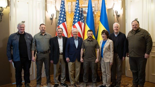 McConnell, GOP delegation meet with Zelenskyy in Ukraine