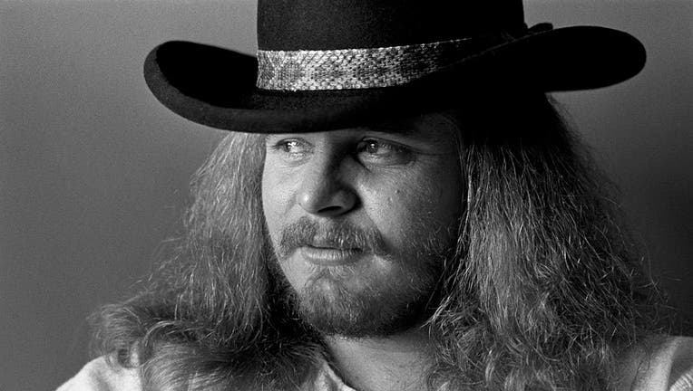 ronnie van zant hat