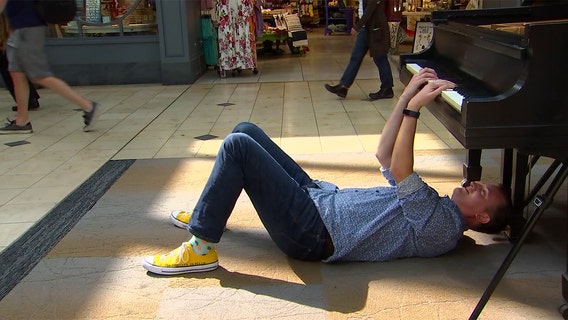 MSP airport piano player delights travelers with upside down playing
