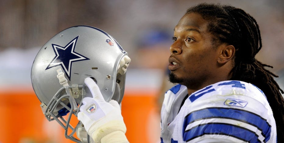 Dallas Cowboys running back Marion Barber (24) warms up prior to