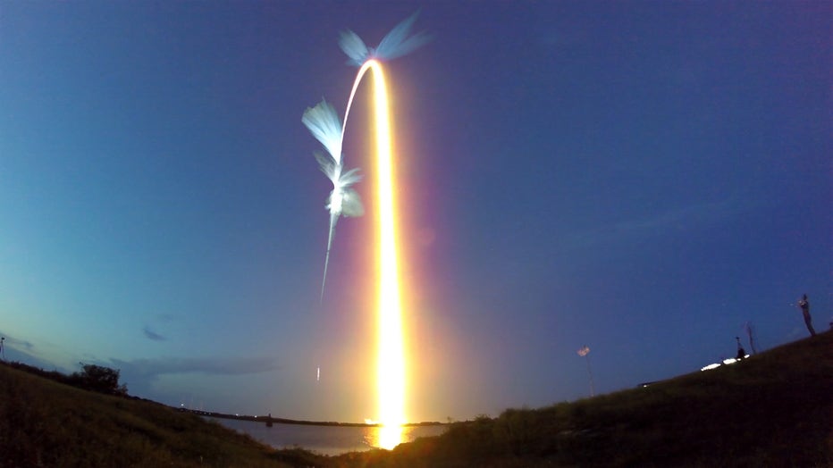 CRS-25-launch-streak.jpg