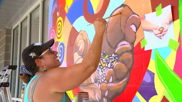 Mural celebrates North Minneapolis grocery store's 5th anniversary