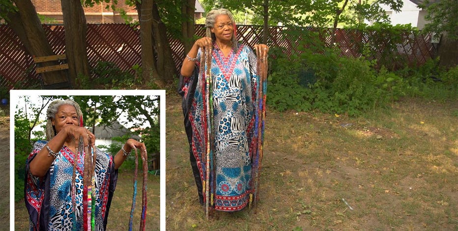 Grotesque! Woman Spends 23 Years Growing The World's Longest Fingernails  (PHOTOS) - Gistmania
