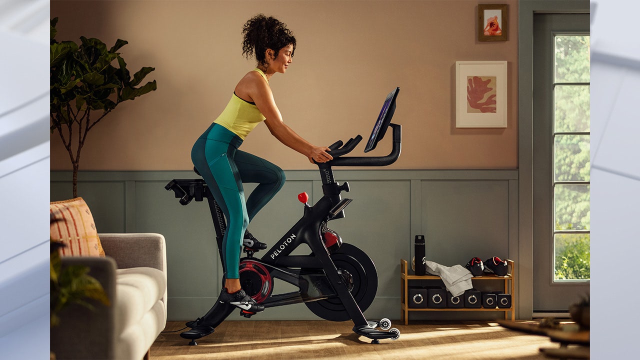 Indoor cycling bike online peloton