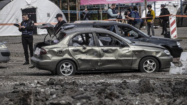 Russian attack kills 25 as Kremlin seeks to annex Ukraine regions