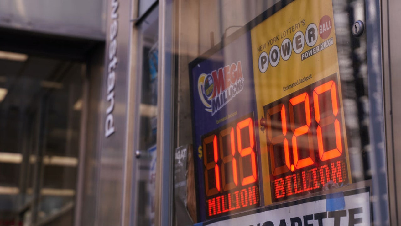 How much a $1 billion Powerball lottery ticket would actually pay out