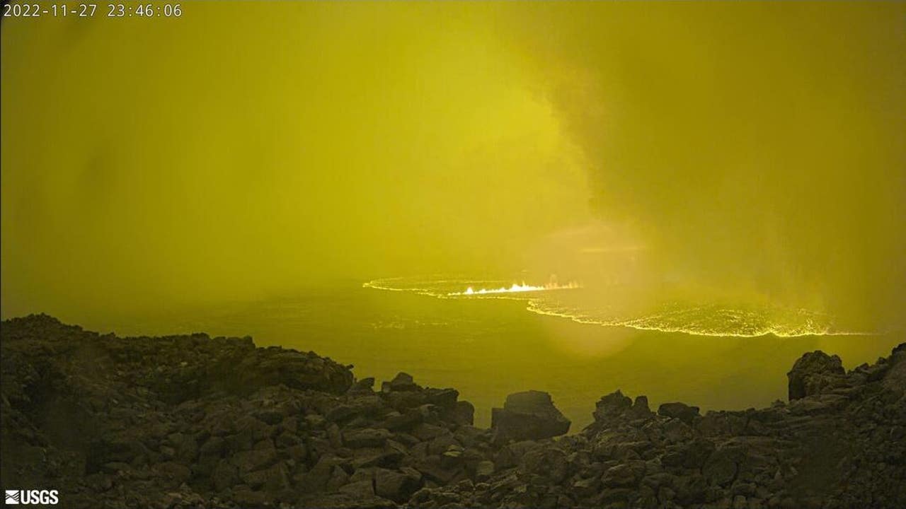Hawaii's Mauna Loa volcano erupts for first time since 1984 - Vimarsana News