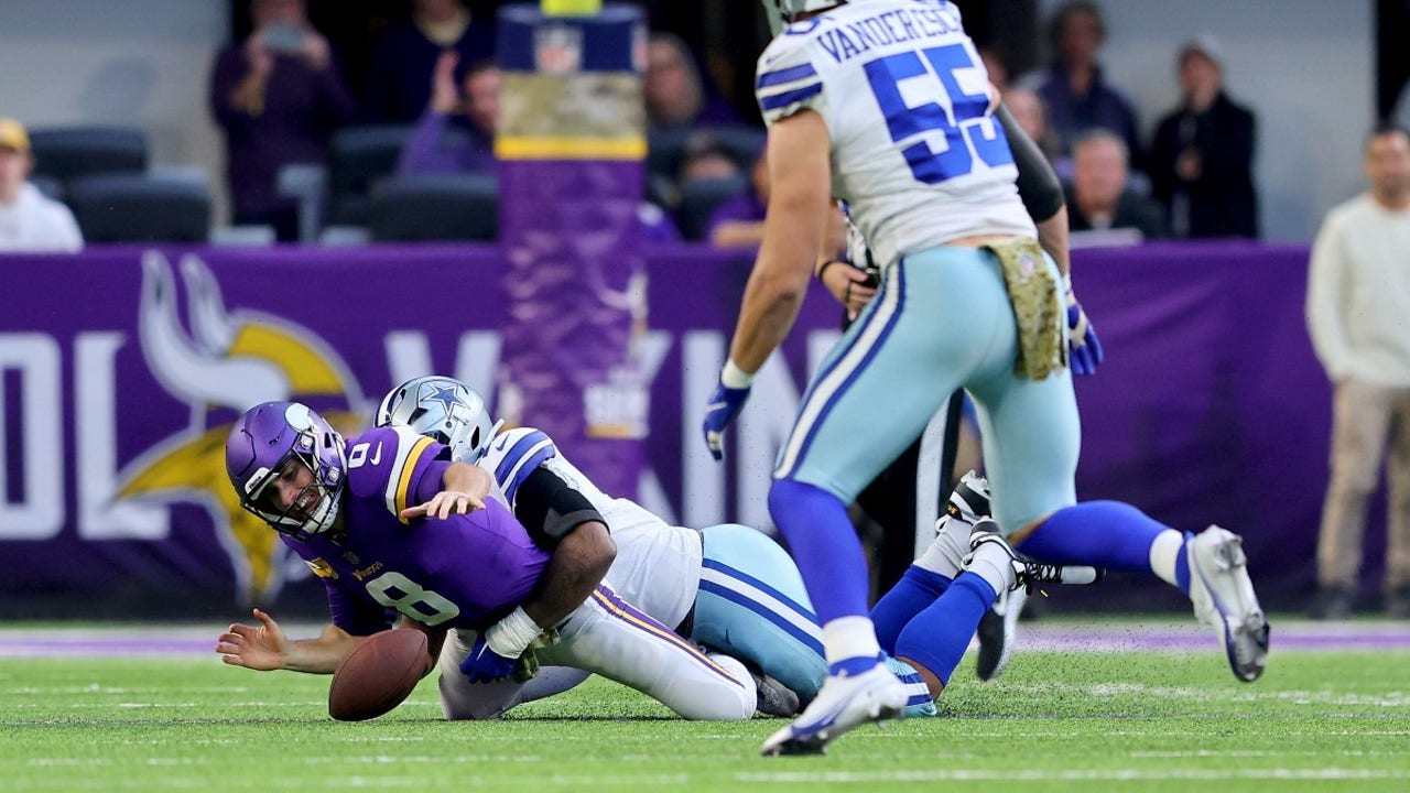 Cowboys beat Vikings so bad CBS cuts broadcast to different game before  final whistle
