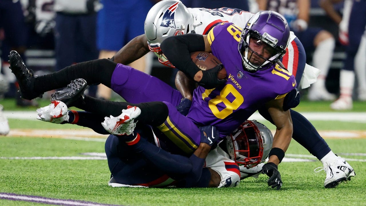 Vikings hold off Patriots 33-26 to improve to 9-2 on historic