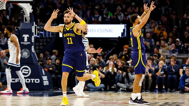 Curry, Warriors cruise to 137-114 win over Timberwolves