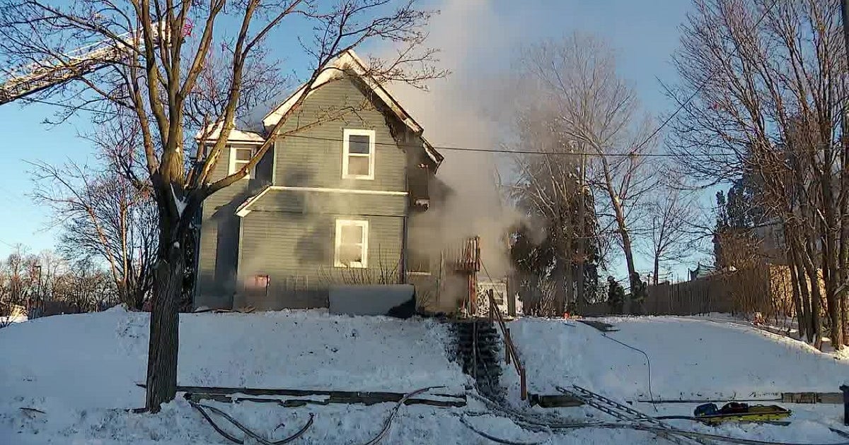 1 person dead, 1 firefighter injured in Minneapolis house fire on ...
