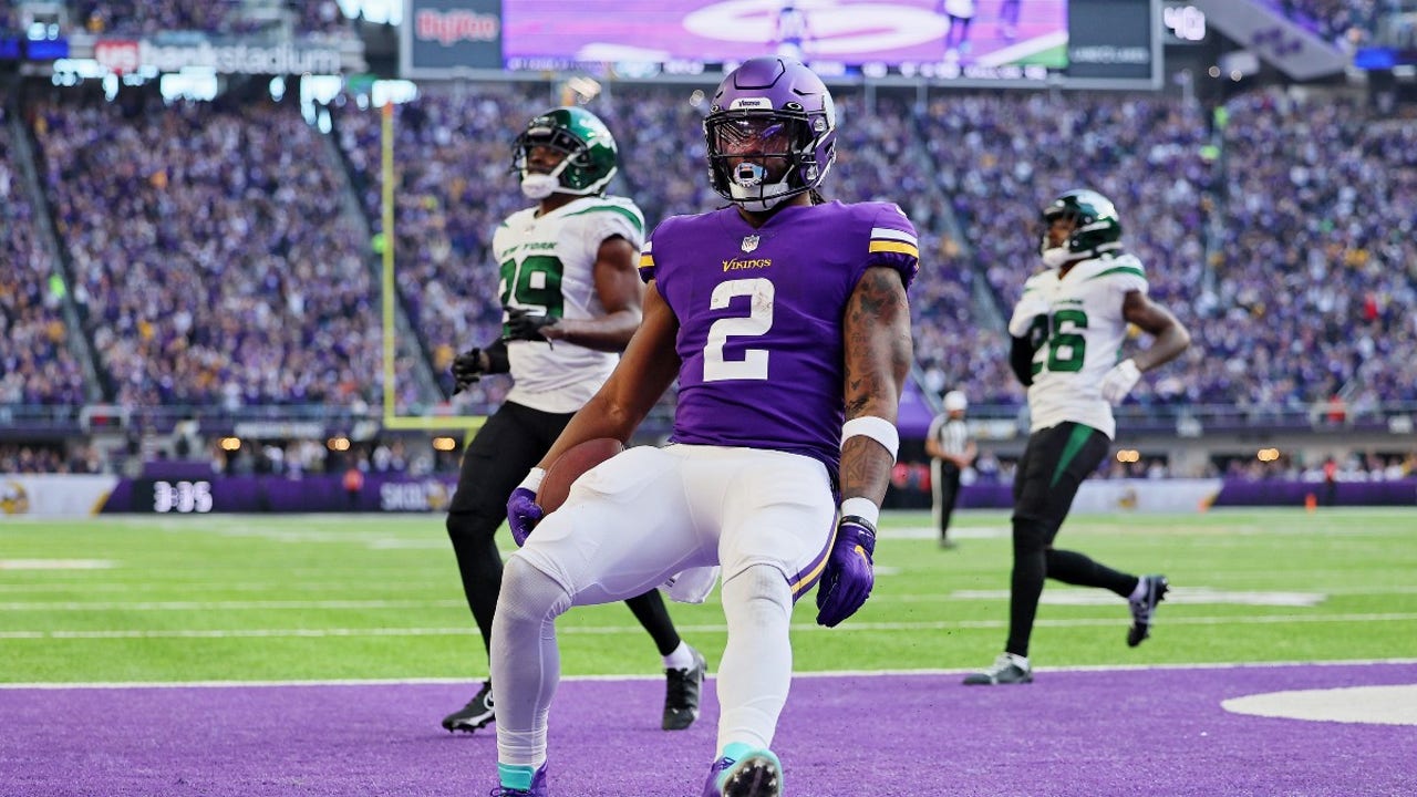 Vikings hold off Jets 27-22 to improve to 10-2, clinch share of