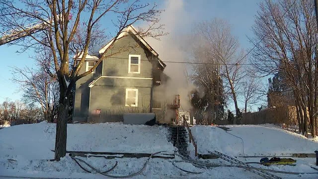 1 person dead, 1 firefighter injured in Minneapolis house fire on Christmas Eve