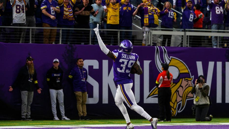 Minnesota Vikings have a PLAYOFF game atmosphere against the New York Giants  