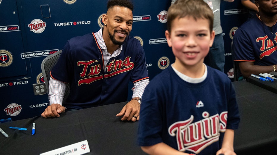 Minnesota Twins center fielder Byron Buxton with a fan during a previous TwinFest. (Image provided by the Minnesota Twins)