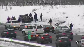 Video: Good Samaritans rush to help after rollover crash on I-35W in Minneapolis