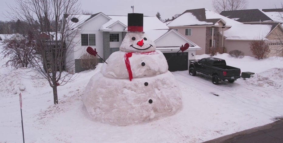 30-foot-tall snowman made by Buffalo, Minn. family becomes