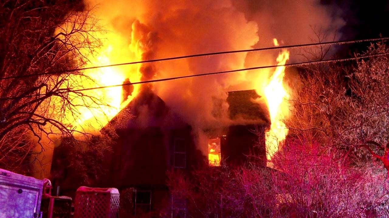 Person killed in large Minneapolis house fire