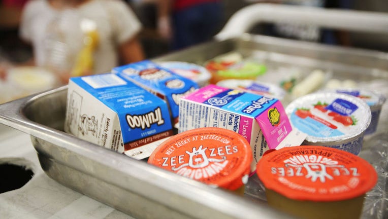 Elementary school 'share tables' keep unwanted lunch food out of trash