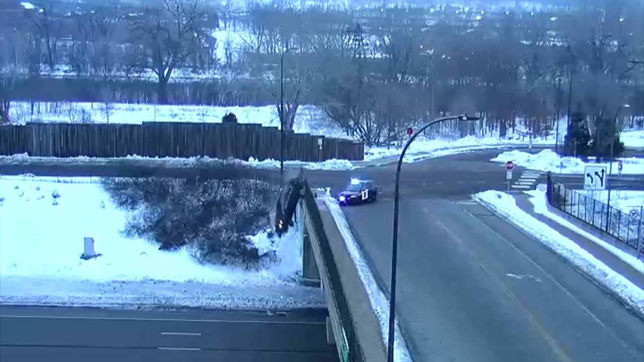 Stolen Kia high-speed chase ends with crash off bridge in Minneapolis