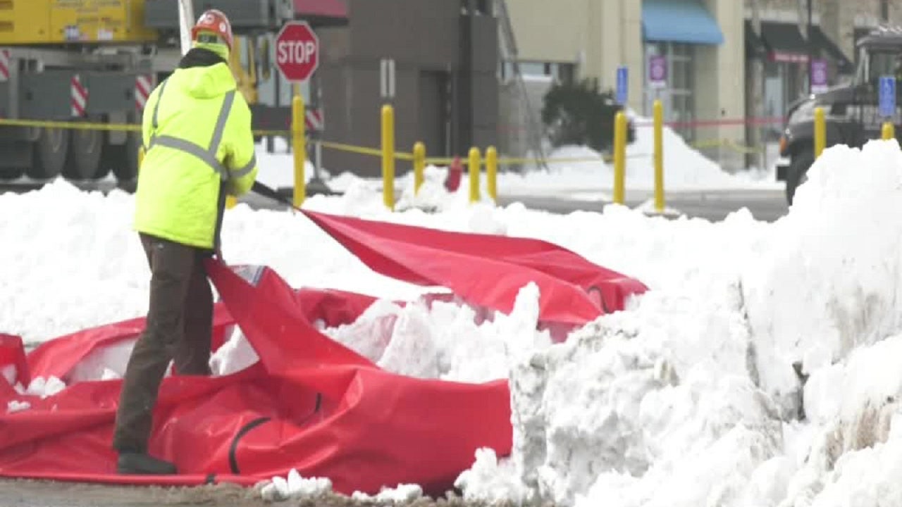 Duluth s Miller Hill Mall roof collapse: Mall remains closed as crews Duluth s Miller Hill Mall roof collapse: Mall remains closed as crews