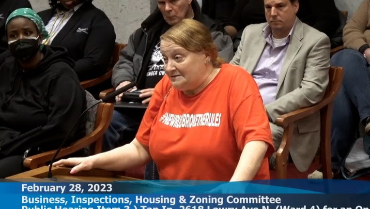 Former Bell Lofts resident Theresa Kress addresses members of the Minneapolis City Council. (Image provided)