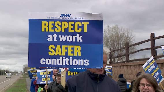 Twin Cities postal workers protest over short staffing, working conditions