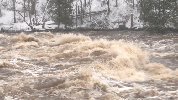 Minnesota flooding: St. Croix River near Stillwater; swinging bridge near Duluth closed: Videos