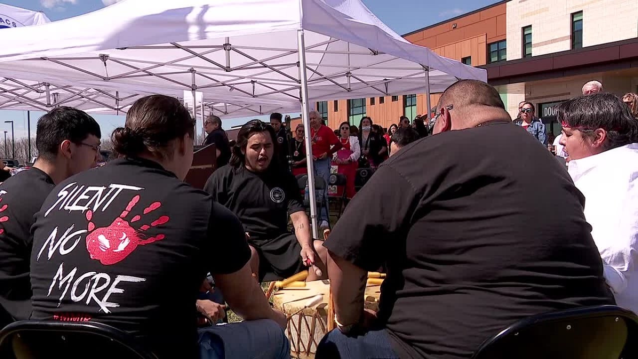 Mille Lacs Band Of Ojibwe Honors Missing And Murdered Indigenous Women   Indigenious Drum Circles 