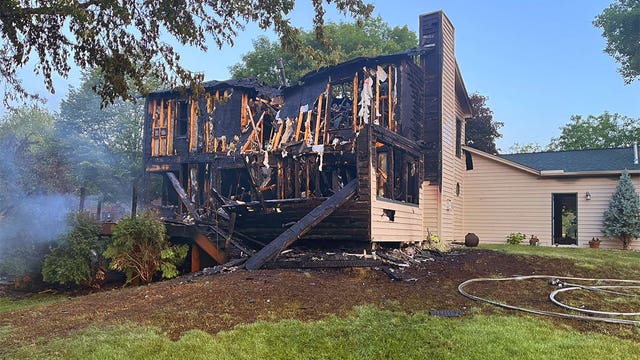 Man hurt in large Eden Prairie house fire