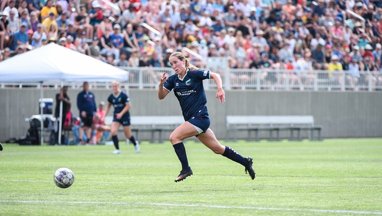 Attacking midfielder Cat Rapp of Minnesota Aurora FC carries the ball versus Chicago City on Saturday, July 1. (Photo by Daniel Mick Photography, courtesy of Aurora)