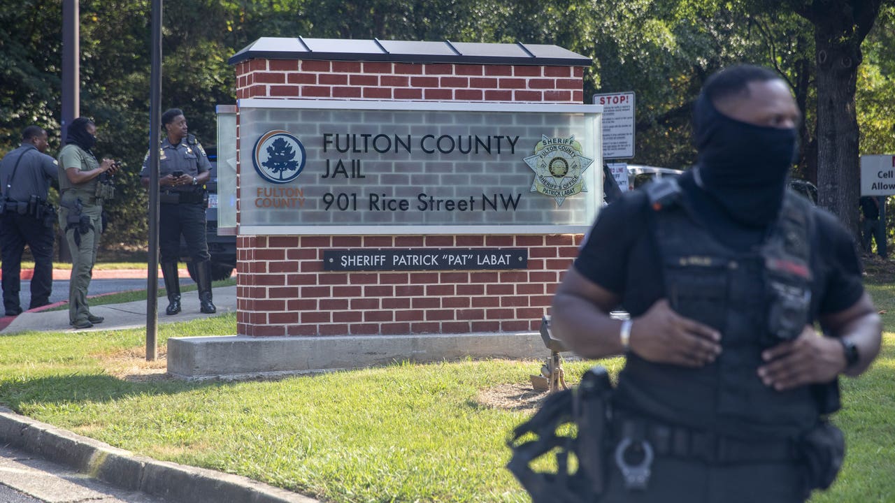 LIVE UPDATES: Fulton County DA files motion to move trial - Vimarsana News