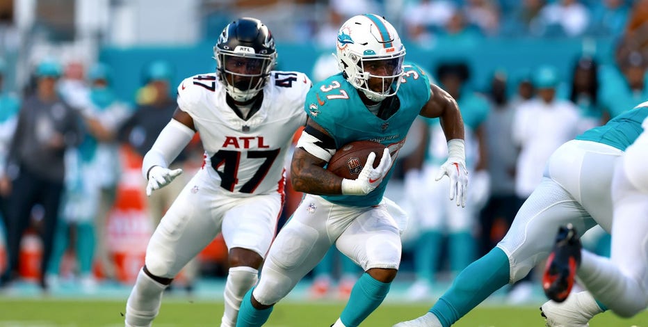 Miami Dolphins running back Myles Gaskin (37) sets up for a play