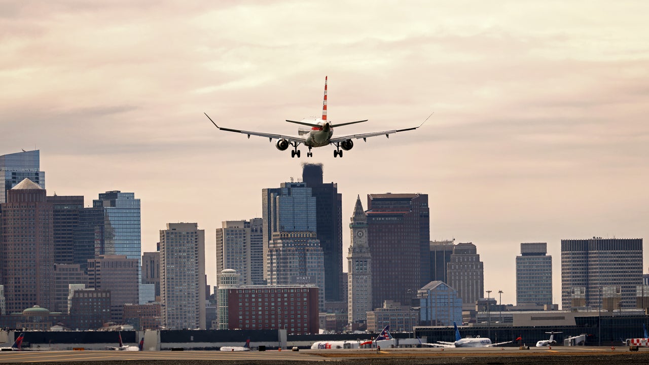 Hidden camera allegedly found in bathroom onboard American Airlines ...