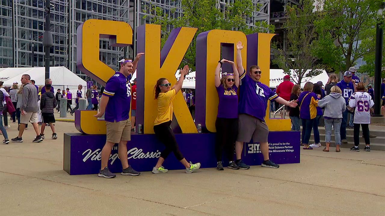 Vikings fan show up in force for season kickoff