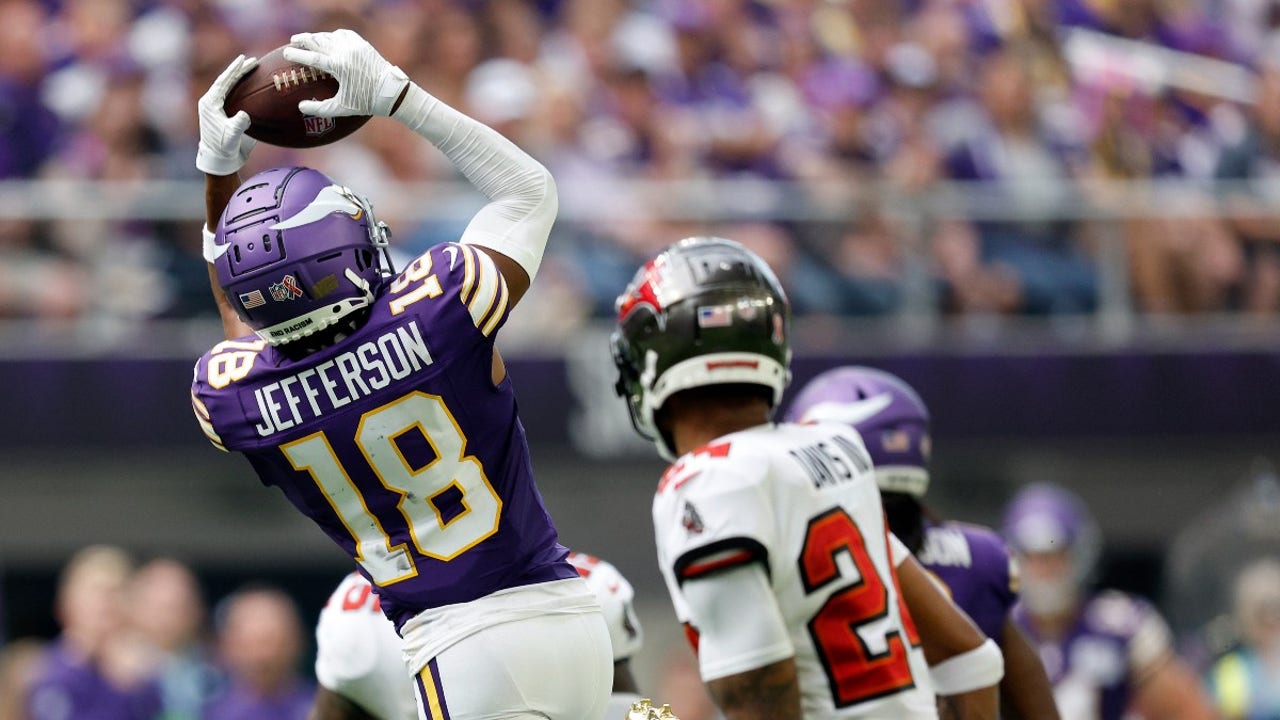 Vikings WR Justin Jefferson Delivers Big Hit After Kirk Cousins ...