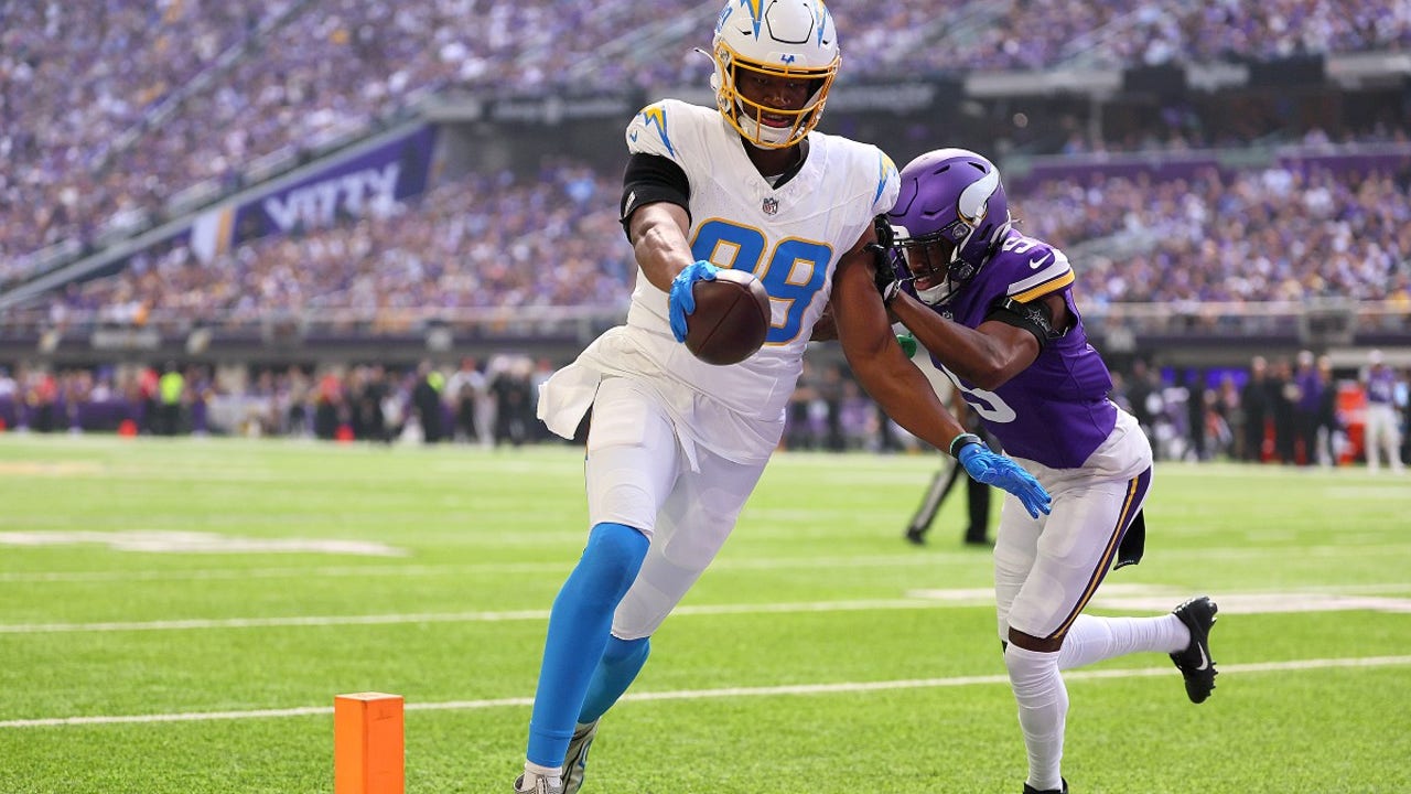 Vikings lose to L.A. Chargers 28 24 drop to 0 3 on season